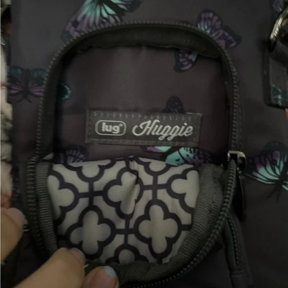 Lug Huggie Butterfly Patterned water bottle crossbody bag - Picture 3 of 5